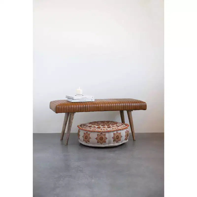 Banc quadrillé en cuir marron : Cadre en bois de manguier, assemblage par un adulte, nettoyage des taches, forme rectangulaire