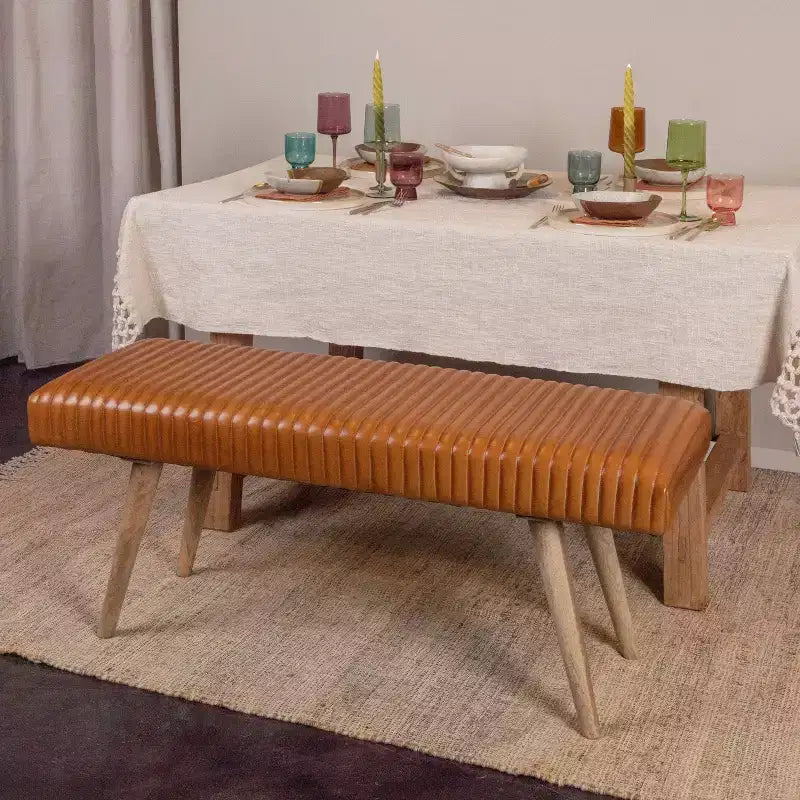 Banc quadrillé en cuir marron : Cadre en bois de manguier, assemblage par un adulte, nettoyage des taches, forme rectangulaire