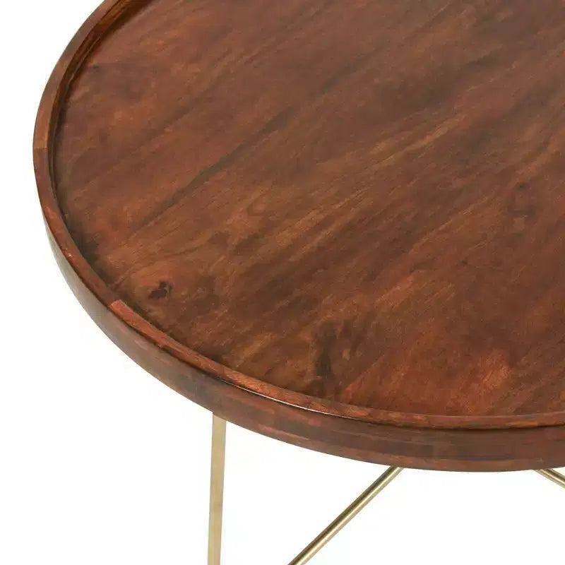 Table basse ronde naturel/doré : Plateau en bois de manguier, piètement en laiton entrecroisé, aucun assemblage requis