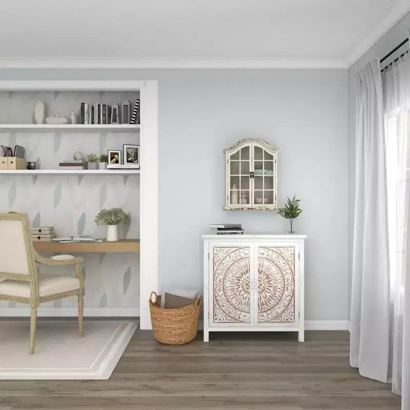 Étagère murale traditionnelle en bois 28x22 avec portes à volets arquées