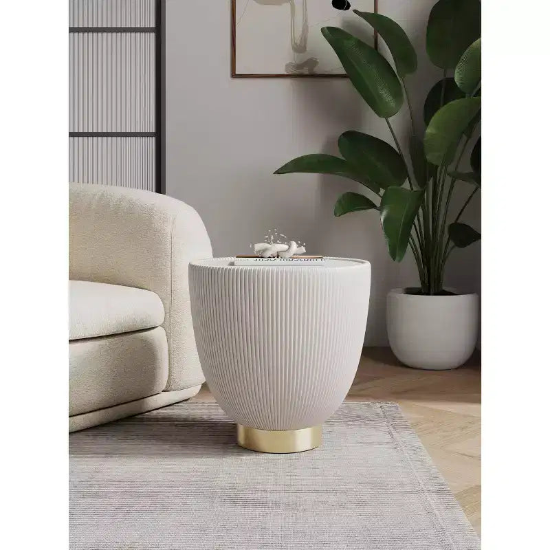 Table d'appoint moderne recouverte de similicuir avec plateau en céramique aspect marbre