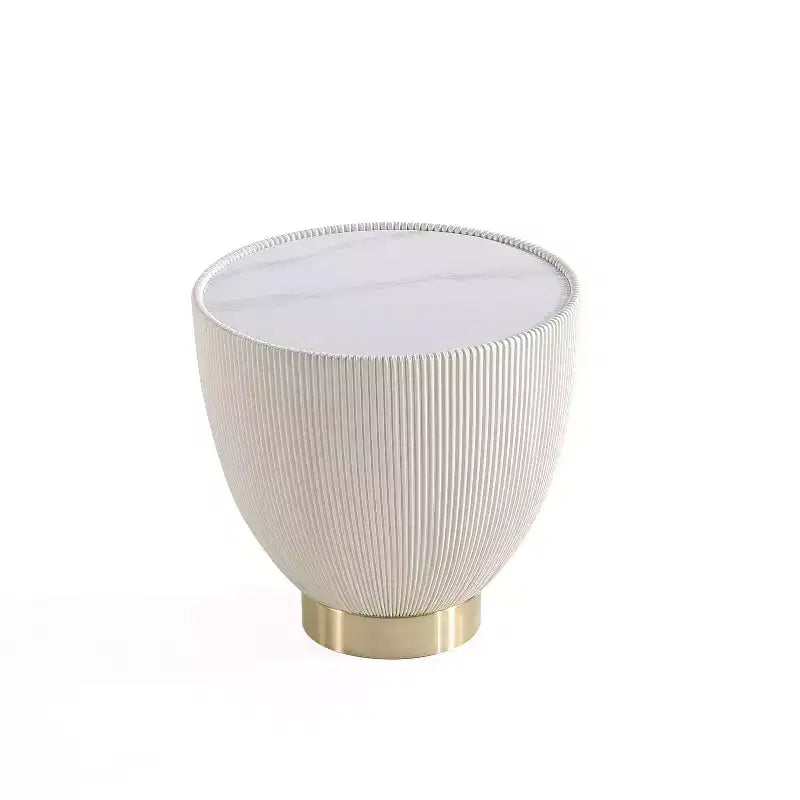Table d'appoint moderne recouverte de similicuir avec plateau en céramique aspect marbre