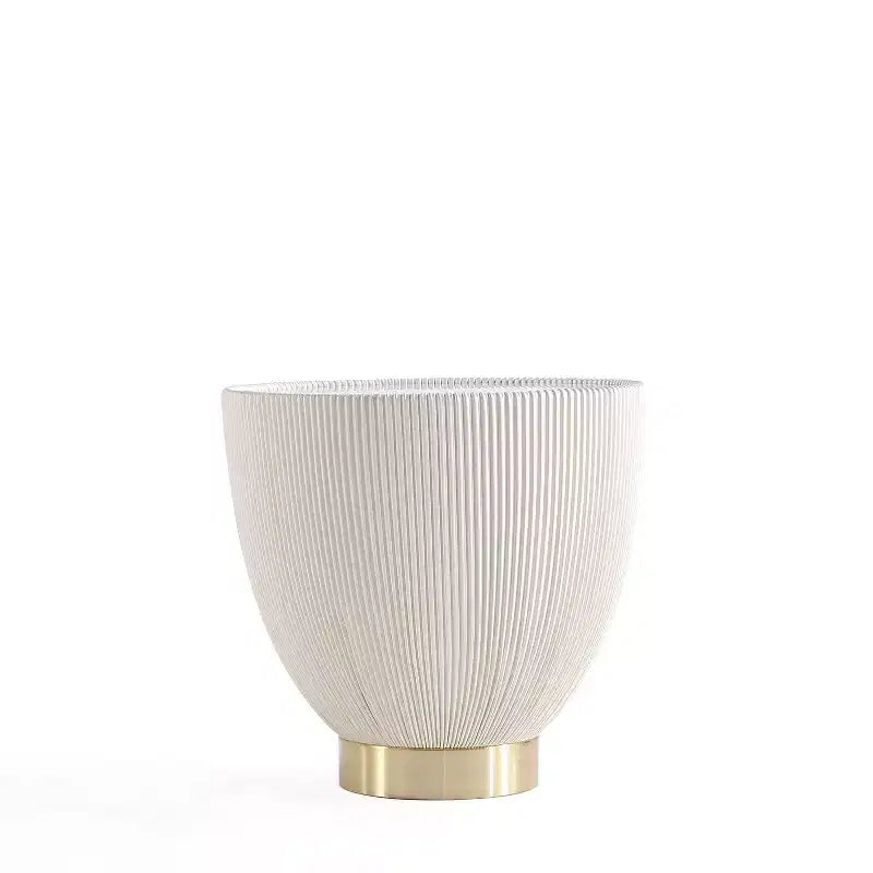 Table d'appoint moderne recouverte de similicuir avec plateau en céramique aspect marbre