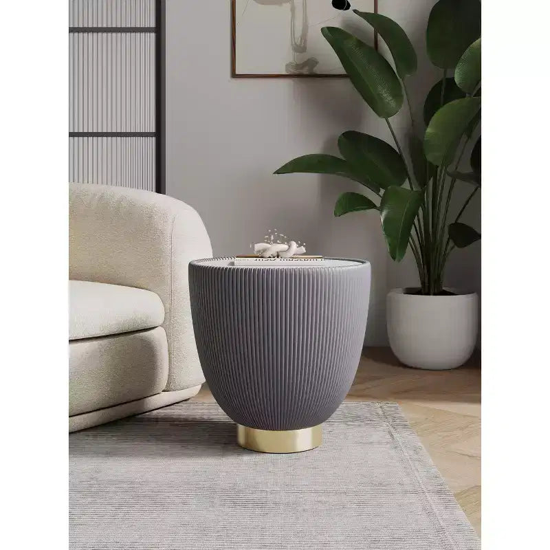 Table d'appoint moderne recouverte de similicuir avec plateau en céramique aspect marbre