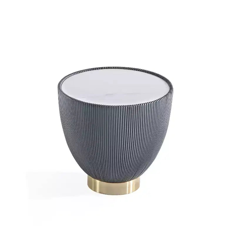 Table d'appoint moderne recouverte de similicuir avec plateau en céramique aspect marbre
