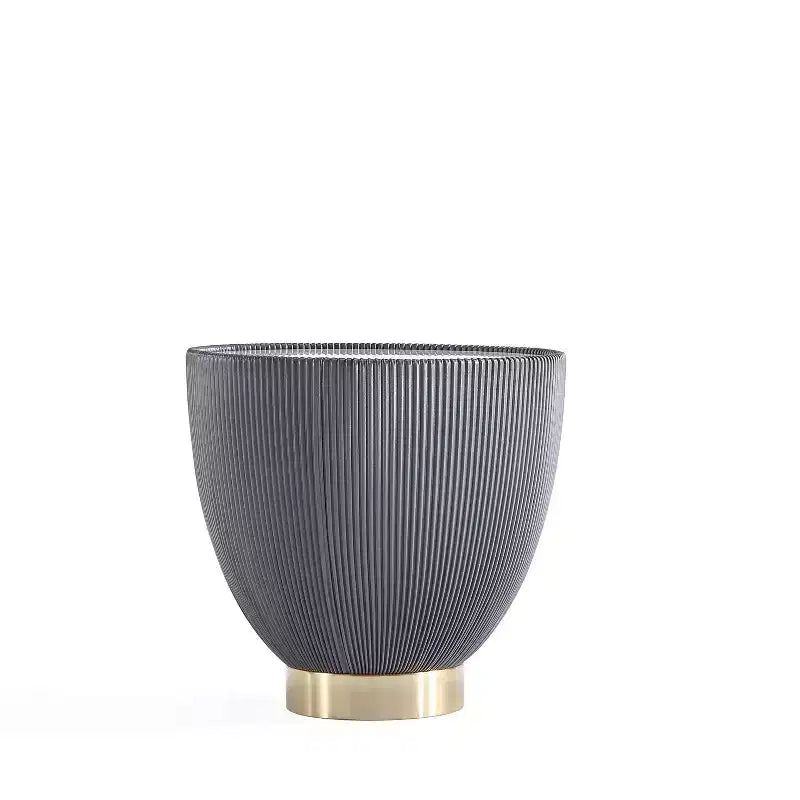 Table d'appoint moderne recouverte de similicuir avec plateau en céramique aspect marbre