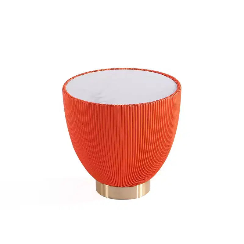 Table d'appoint moderne recouverte de similicuir avec plateau en céramique aspect marbre
