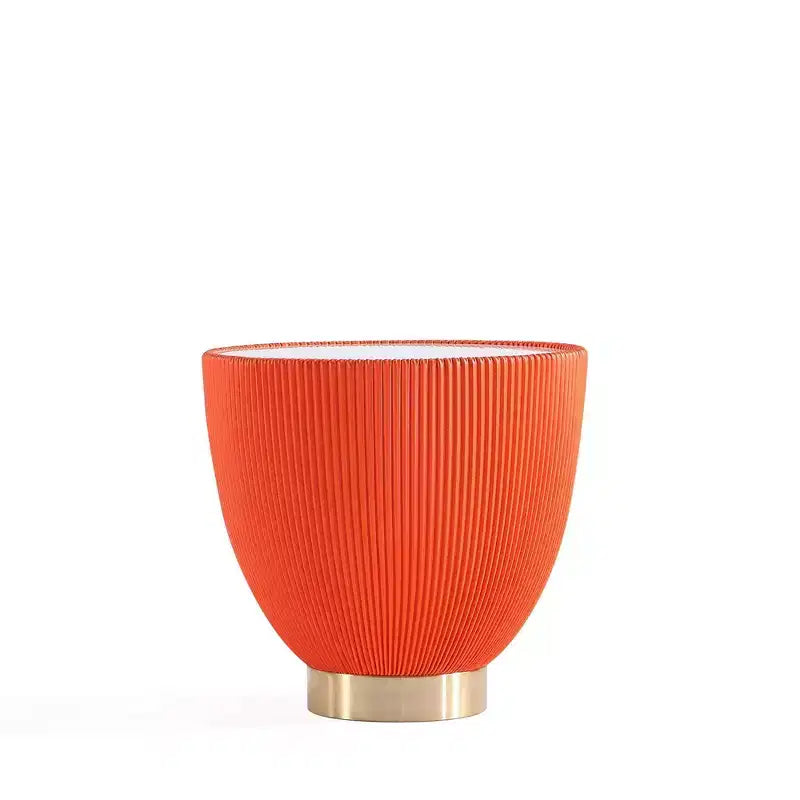 Table d'appoint moderne recouverte de similicuir avec plateau en céramique aspect marbre