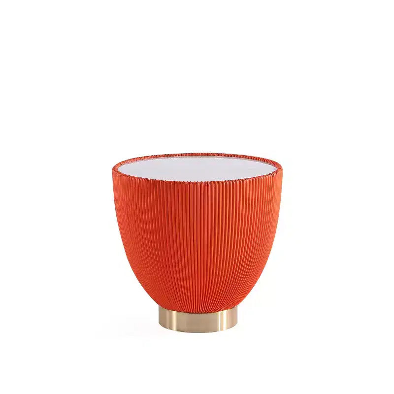 Table d'appoint moderne recouverte de similicuir avec plateau en céramique aspect marbre